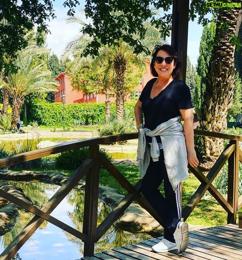 Oya Başar Instagram - Happy Sunday! Herkese mutlu pazarlar.. 🍀🍀😎😎 . . . . . #sunday #funday #familytime #smile #happiness