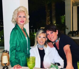 Oya Başar Instagram - Sevgili Aliye Sevimlisoy ve sevgili Filiz Akın ile.. 🍀
.
.
.
.
.
.
#meetings #friends #memories #happiness #instagram