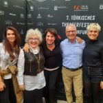 Oya Başar Instagram - "Plastik Aşklar" Frankfurt Tiyatro Festivali @begumbirgoren @aysenilsamlioglu @yektakopan @umutkirca ipek erdem
