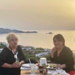 Oya Başar Instagram - @rubymarebodrum çok güzel bir yer olmuş. Sevgili arkadaşım @nevraserezli ile yaza ve sağlığa merhaba dedik ☀️ Ruby Mare