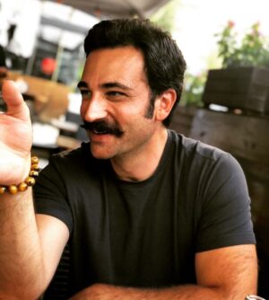 Ozan Dağgez Instagram - Bazen anlatırsın bazen dinlersin🧐
