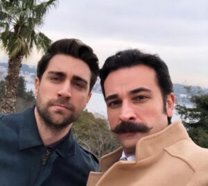 Ozan Dağgez Instagram - İlk bölümünden son bölümüne kadar içinde yer almaktan büyük mutluluk ve gurur duyduğum @afiliask yapım ekibime, yönetmenlerime, birbirinden değerli oyuncu arkadaşlarıma ve ekranları başında bizi yalnız bırakmayan sevgili izleyicilerimize sonsuz teşekkürler 🙏🏼👏🏻 @kanald @arcfilmyapim @caglarertugrul @burcuozberk @tanerrumeli @uguruzunel @nesebaykent @altan_erkekli @berilpozam @beniandonmez @serkaytutuncu @serdargozelekli @senemzencir @asenatugal @ryhnyldrmm @zeyneptugcebayat @oneratess @guzidears @barss @ilker_arslan 🚀🍀