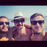 Ozan Dağgez Instagram - #yineyeniyeniden #brotherhood #eskimeyendostluk #bodrum 👊🏻 @jose_rico_calvares @tekinoztin Kefi Beach
