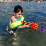 Ozan Dağgez Instagram - #summer #seafunandsun #rauferezdağgez @eda_saritasdaggez Kefi Beach