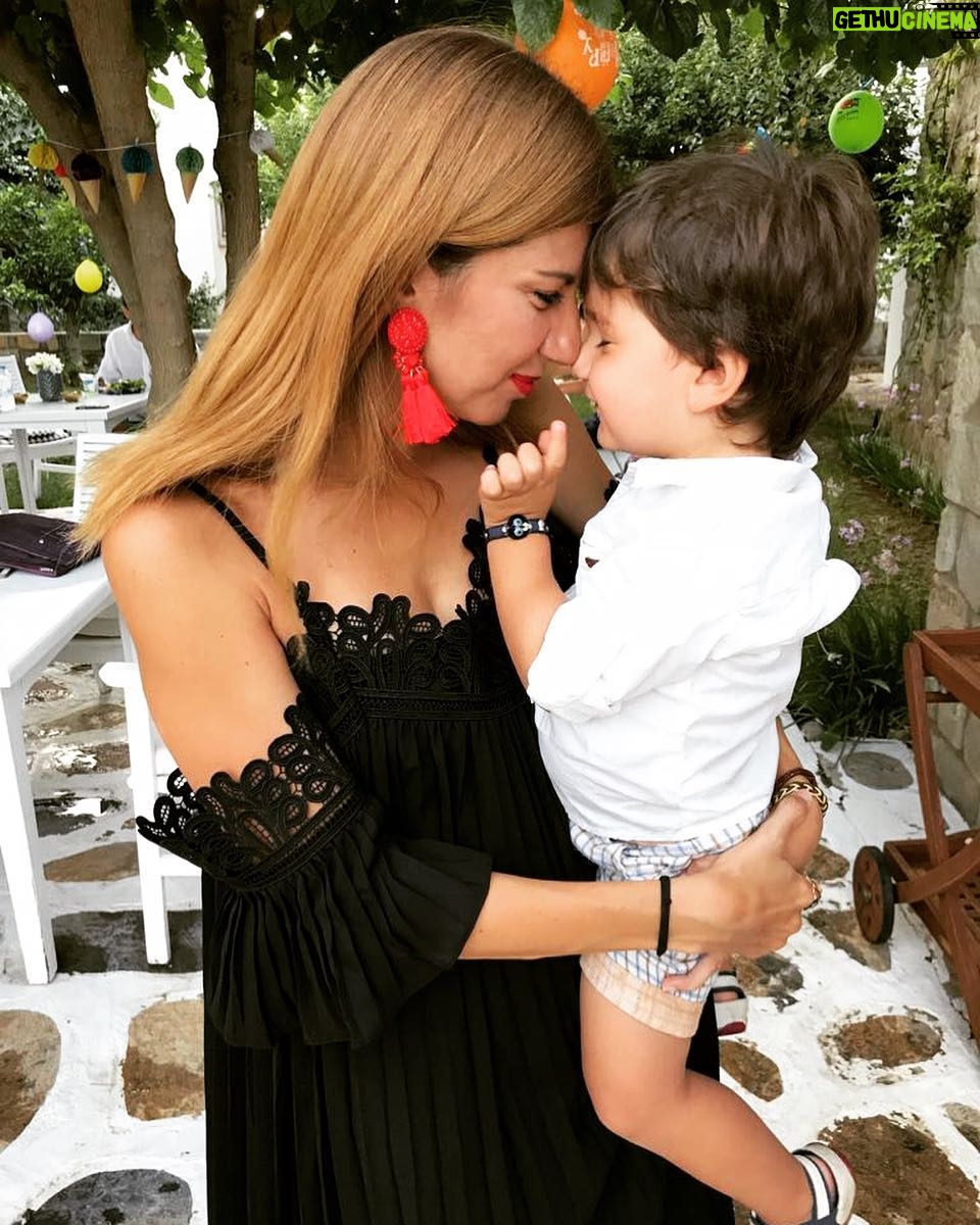 Ozan Dağgez Instagram - #happymothersday #mylove @eda_saritasdaggez 😘 Istanbul, Turkey