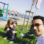 Ozan Dağgez Instagram - #çekirdekailem #bugündeböyle #caddebostansahil #photooftoday #sunnyday☀️ @eda_saritasdaggez #rauferezdağgez Caddebostan Sahili