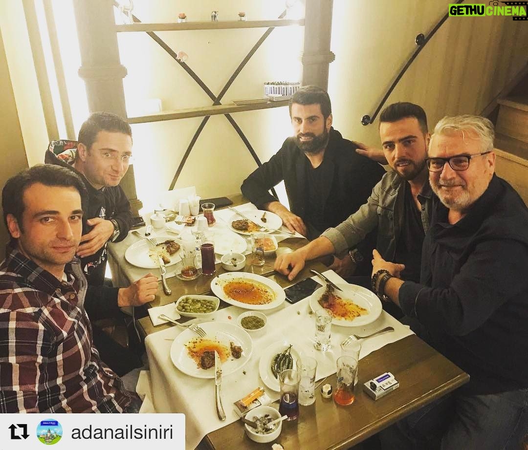 Ozan Dağgez Instagram - #adanailsınırıcihangir #ikikaptanbirarada #goodnight #withfriends @1volkandemirel @alpiksel @melihmahmutoglu @adanailsiniri Adana İl Sınırı Ocakbaşı Cihangir