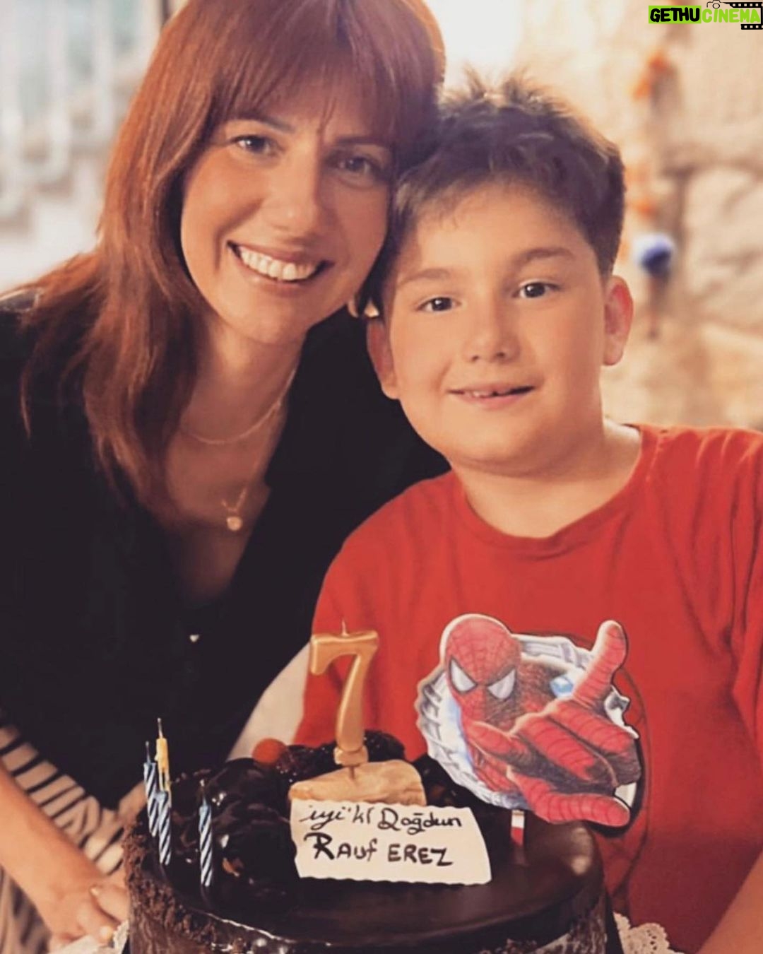 Ozan Dağgez Instagram - Canım oğlum büyümüş 7 olmuş🎂👏🏻🚀 Seni çok seviyorum aslanım 🦁 @eda.daggez