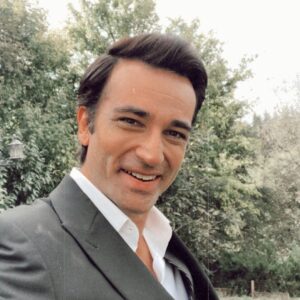 Ozan Dağgez Instagram - 1 or 2 😀