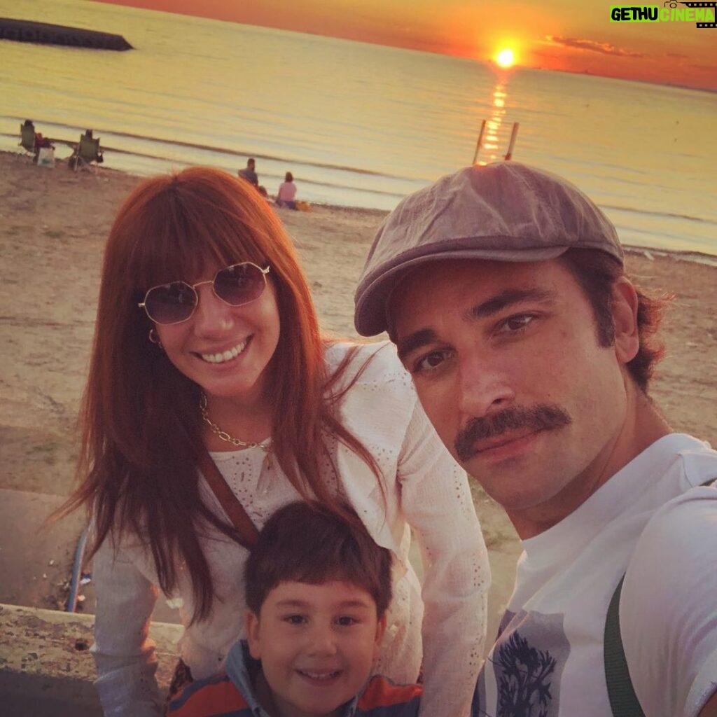 Ozan Dağgez Instagram - #sunset with #family 👨‍👩‍👦🌞🧿 @eda_saritasdaggez #rauferezdağgez