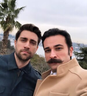 Ozan Dağgez Instagram - #brothers @caglarertugrul #afiliaşk @kanald