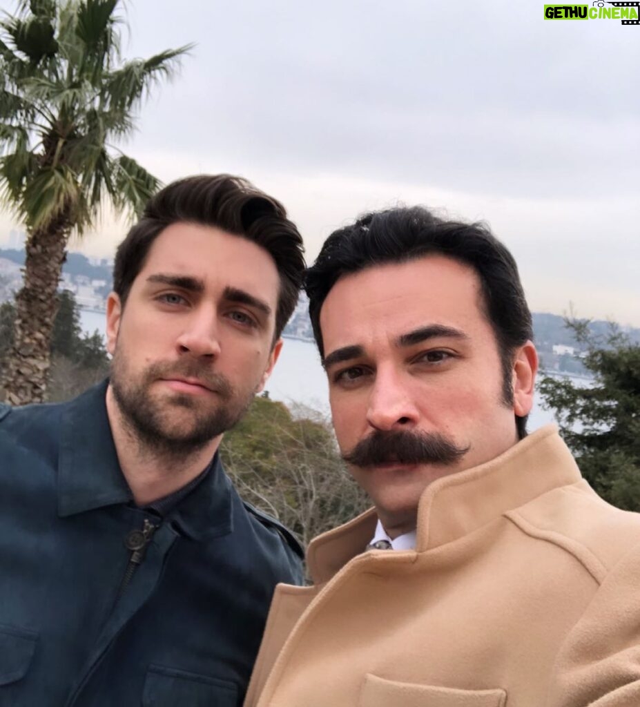 Ozan Dağgez Instagram - #brothers @caglarertugrul #afiliaşk @kanald