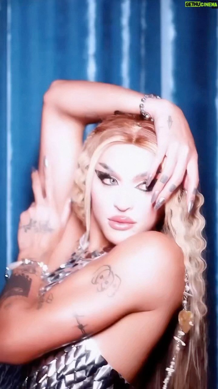 Pabllo Vittar Instagram - RETROSPECTIVA 2023! eu fui feliz demais esse ano, quem tá preparada pra 2024? ✨ mais de 58 shows pelo mundo estou pronta pra mais, obrigada filhas por estarem comigo nos altos e baixos dessa vida louca, simboraaaa que tem muito mais!!!