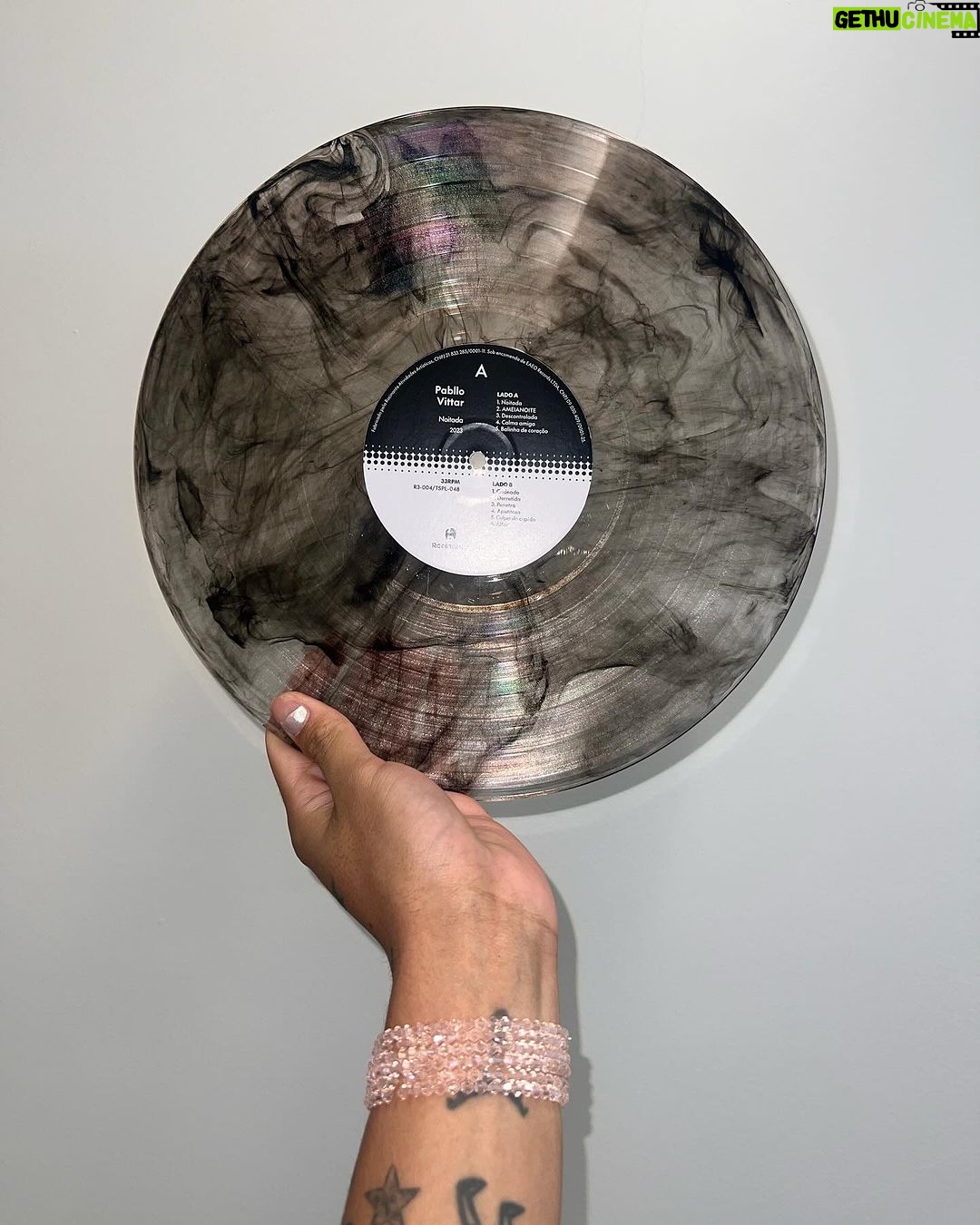 Pabllo Vittar Instagram - vinil de NOITADA disponível 🖤 link nos stories