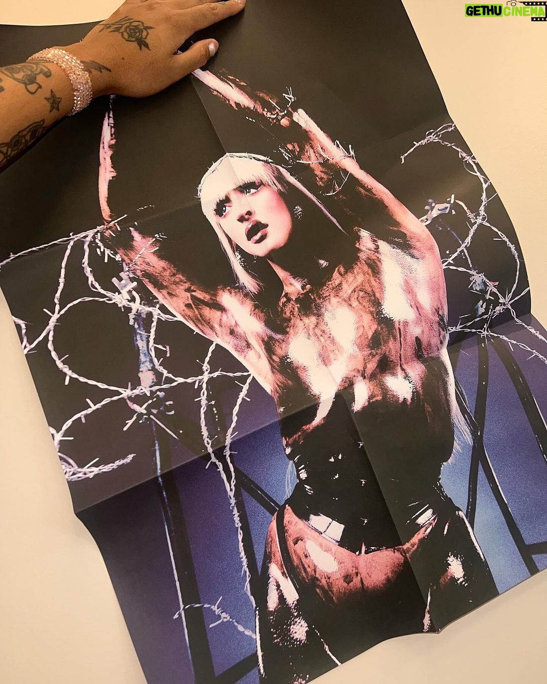 Pabllo Vittar Instagram - vinil de NOITADA disponível 🖤 link nos stories