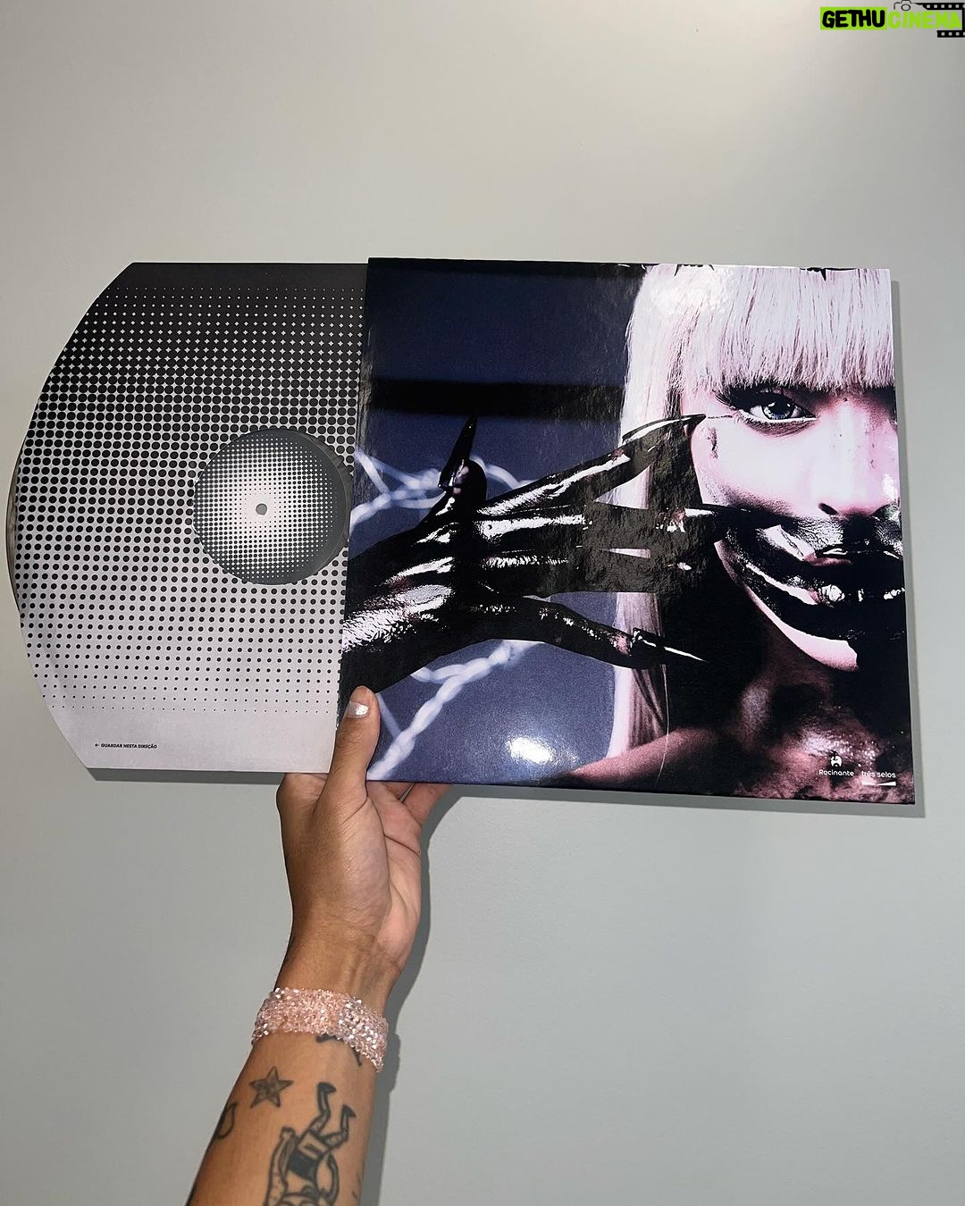 Pabllo Vittar Instagram - vinil de NOITADA disponível 🖤 link nos stories