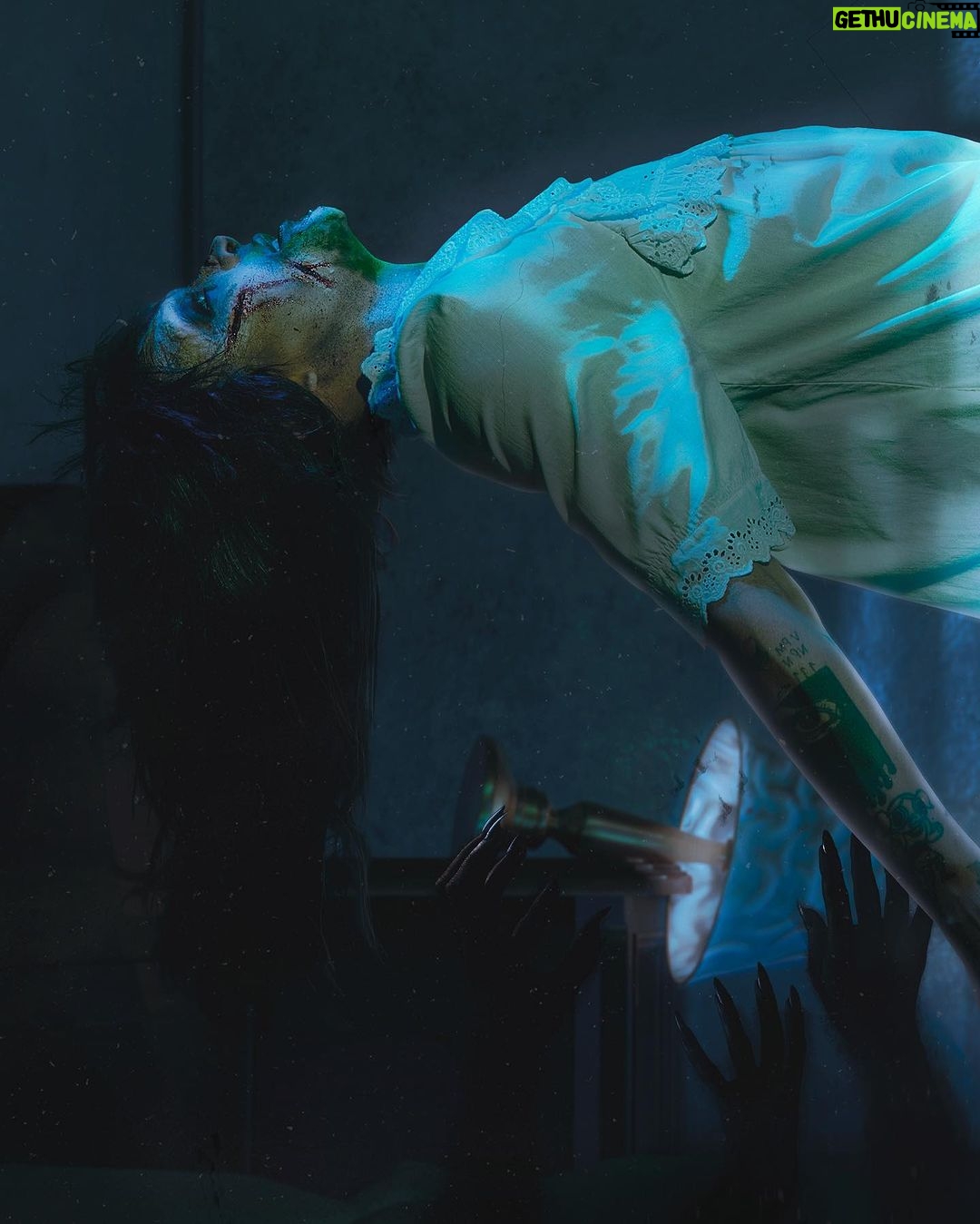 Pabllo Vittar - 291.5K Likes - THE EXORCIST BABY ! #HALLOWEENDAPABLLO
Fotografia: @bravin
Light design: @vlinhan
Dir. criativa: @dr1nho
Beauty: @euvictornogueira
Styling: @vitferreira
Laces: @sydneysallesdesign
Hair Designer: @there.za
Produção de Moda: @wll.uil
Costureira: @camie.ss
3D: @dr1nho
Edit: @motta___
Look: @froufrou.vintage