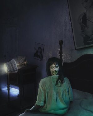 Pabllo Vittar Instagram - THE EXORCIST BABY ! #HALLOWEENDAPABLLO 

Fotografia: @bravin
Light design: @vlinhan
Dir. criativa: @dr1nho
Beauty: @euvictornogueira
Styling: @vitferreira
Laces: @sydneysallesdesign 
Hair Designer: @there.za
Produção de Moda: @wll.uil 
Costureira: @camie.ss
3D: @dr1nho 
Edit: @motta___
Look: @froufrou.vintage