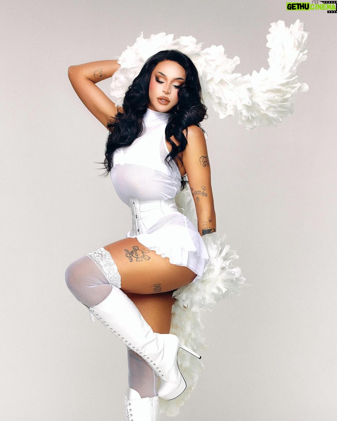 Pabllo Vittar Instagram - e quando você toca em mim 🤍