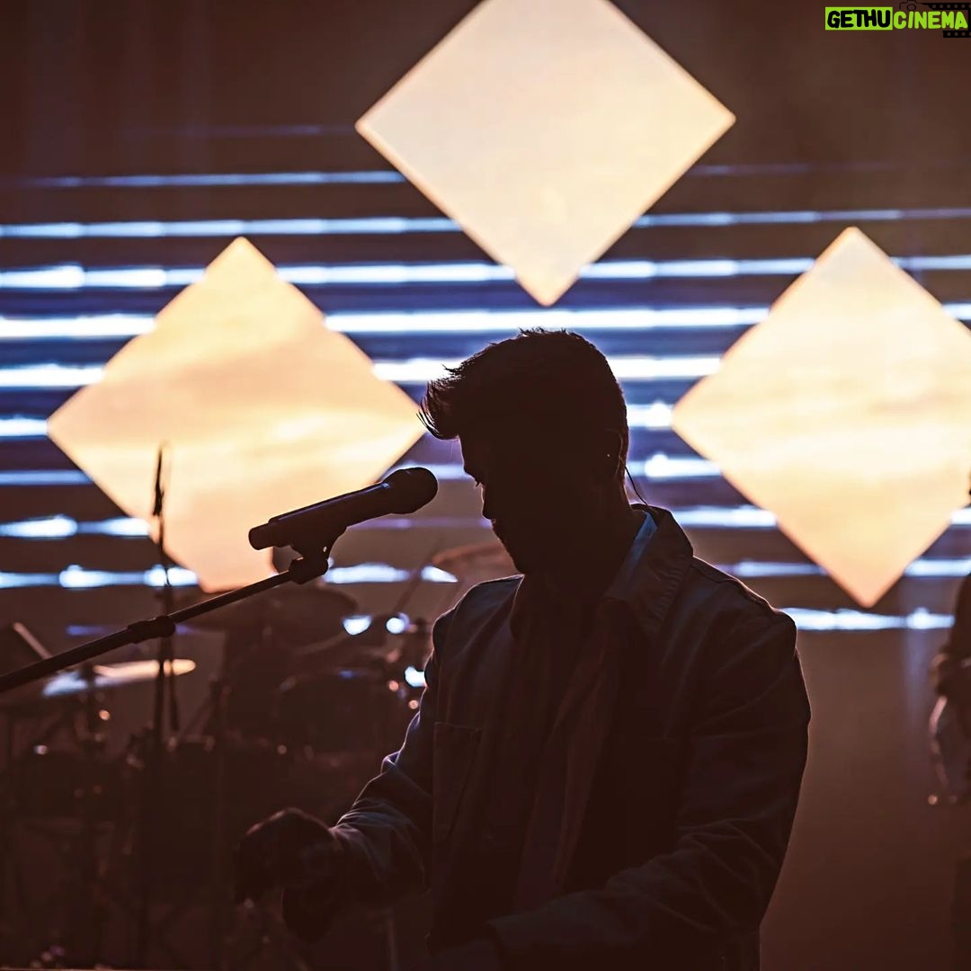 Pablo Alborán Instagram - La musica como refugio. Nos vemos en IRVING, DALLAS!!