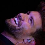 Pablo Alborán Instagram - "Es mirarnos a los ojos y sentir que allí hay algo.." #quesiempreseaverano