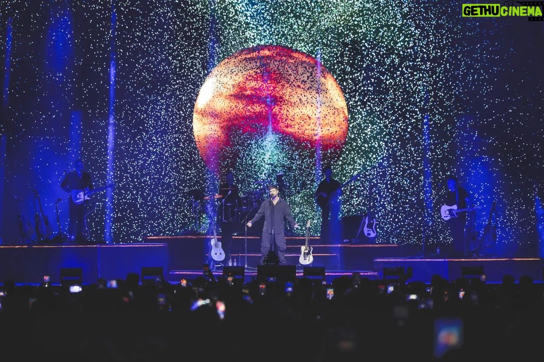Pablo Alborán Instagram - ¡¡Que nadie se atreva a decirnos que pare la fiestaaaaaaa!! Esta noche repetimos en #SANTIAGODECHILE !!!!!! Última parada de la gira en Latinoamérica antes de seguir la gira en USA y PUERTO RICO!!!! 🇺🇲09/02 MIAMI, FL 🇺🇲14/02 IRVING, TX 🇺🇲16/02 HOUSTON, TX 🇺🇲21/02 SAN JOSE, CA 🇺🇲23/02 COACHELLA, CA 🇺🇲24/02 LOS ANGELES, CA 🇺🇲28/02 BOSTON, MA 🇺🇲1/03 NEW YORK, NY 🇺🇲03/03 WASHINGTON, DC 🇺🇲07/03 ATLANTA, GA 🇵🇷10/03 SANJUAN (PUERTO RICO) Santiago de chile, Chile