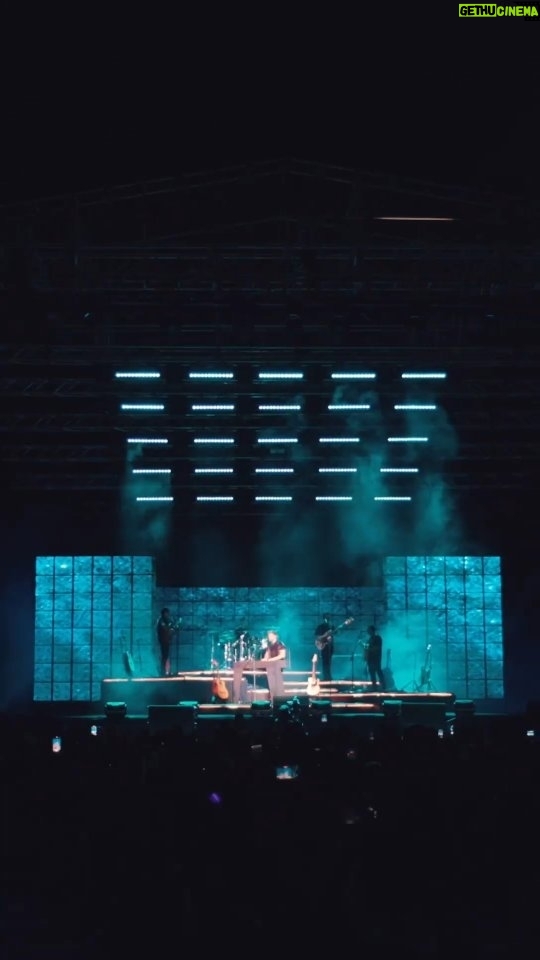 Pablo Alborán Instagram - Que bien lo pasamos en #ElSalvador !!!! GANAZAS DE CERRAR LA GIRA DE LATINOAMÉRICA CON LOS DOS MOVISTAR ARENA DE CHILE AGOTADOSSSS!!!!!