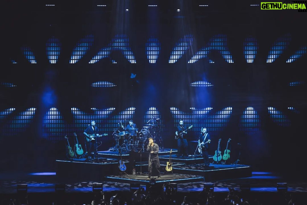 Pablo Alborán Instagram - ¡¡Que nadie se atreva a decirnos que pare la fiestaaaaaaa!! Esta noche repetimos en #SANTIAGODECHILE !!!!!! Última parada de la gira en Latinoamérica antes de seguir la gira en USA y PUERTO RICO!!!! 🇺🇲09/02 MIAMI, FL 🇺🇲14/02 IRVING, TX 🇺🇲16/02 HOUSTON, TX 🇺🇲21/02 SAN JOSE, CA 🇺🇲23/02 COACHELLA, CA 🇺🇲24/02 LOS ANGELES, CA 🇺🇲28/02 BOSTON, MA 🇺🇲1/03 NEW YORK, NY 🇺🇲03/03 WASHINGTON, DC 🇺🇲07/03 ATLANTA, GA 🇵🇷10/03 SANJUAN (PUERTO RICO) Santiago de chile, Chile
