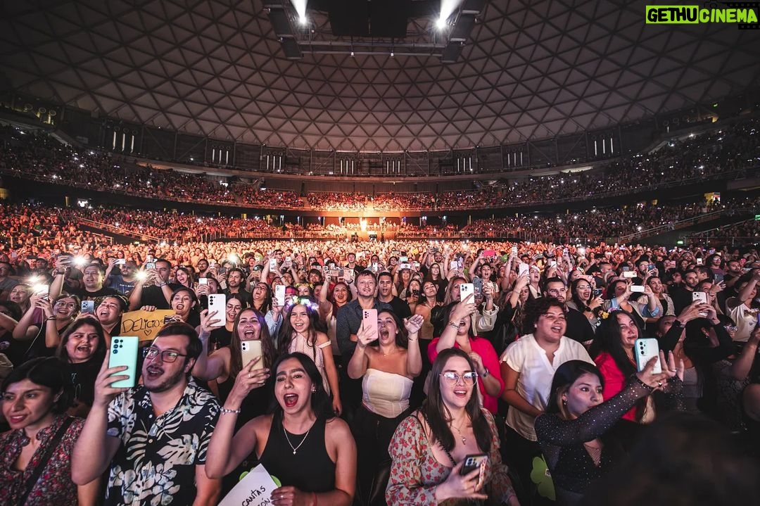 Pablo Alborán Instagram - La felicidad tiene tu nombre Chile. Mañana repetimos !!!!! Qué manera de despertarme el alma!!! Santiago de chile, Chile