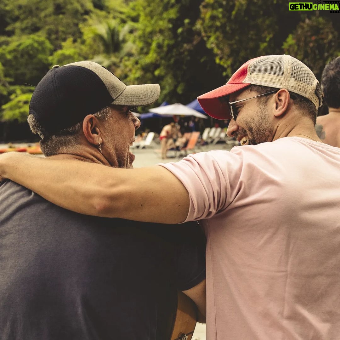 Pablo Alborán - 142.7K Likes - Menos mal que existen momentos así.