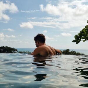 Pablo Alborán Instagram - Menos mal que existen momentos así.