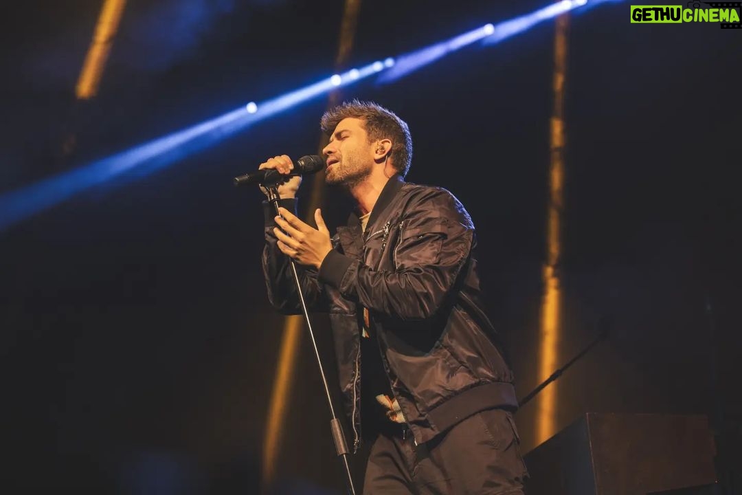 Pablo Alborán Instagram - Produje y escribí uno de mis discos en Los Ángeles (Terral) y siempre he sido feliz cada vez que he venido. Tocar delante de tanta gente en una ciudad tan importante en mi carrera es algo que me va a costar asimilar. Gracias por este regalo que me está dando la vida. No dejen de luchar por sus sueños, jamás. No dejéis de intentarlo una y otra vez, sin descanso y sin perder la paciencia. Próxima parada: BOSTON!! 28/02 BOSTON 01/03 NEW YORK 03/03 WASHINGTON 07/03 ATLANTA 10/03 PUERTO RICO (Fin de gira) Los Angeles, California.