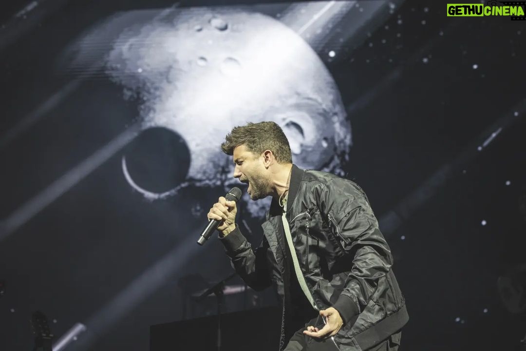 Pablo Alborán Instagram - Produje y escribí uno de mis discos en Los Ángeles (Terral) y siempre he sido feliz cada vez que he venido. Tocar delante de tanta gente en una ciudad tan importante en mi carrera es algo que me va a costar asimilar. Gracias por este regalo que me está dando la vida. No dejen de luchar por sus sueños, jamás. No dejéis de intentarlo una y otra vez, sin descanso y sin perder la paciencia. Próxima parada: BOSTON!! 28/02 BOSTON 01/03 NEW YORK 03/03 WASHINGTON 07/03 ATLANTA 10/03 PUERTO RICO (Fin de gira) Los Angeles, California.