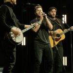 Pablo Alborán Instagram - Tocar con vosotros @morat es maravilloso. Sois de los artistas y compositores que más admiro y con los que más me identifico. Gracias por acompañarme anoche en #SanJosé