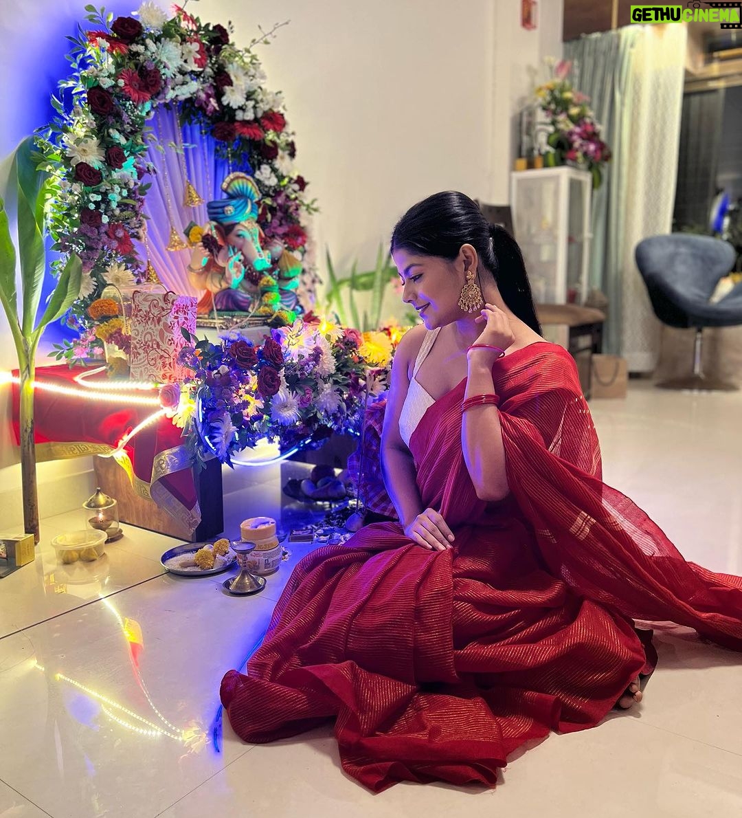 Pallavi Mukherjee Instagram - Happy Ganesh Chaturthi β₯οΈβ₯οΈ Few glimpses π π· @sanjudharmyfitness #ganeshchaturthi #maharasthra #festivetime #ganeshutsav #traditional #indianwear #lookoftheday #redsaree #moments #festivewear #postoftheday Mumbai, Maharashtra
