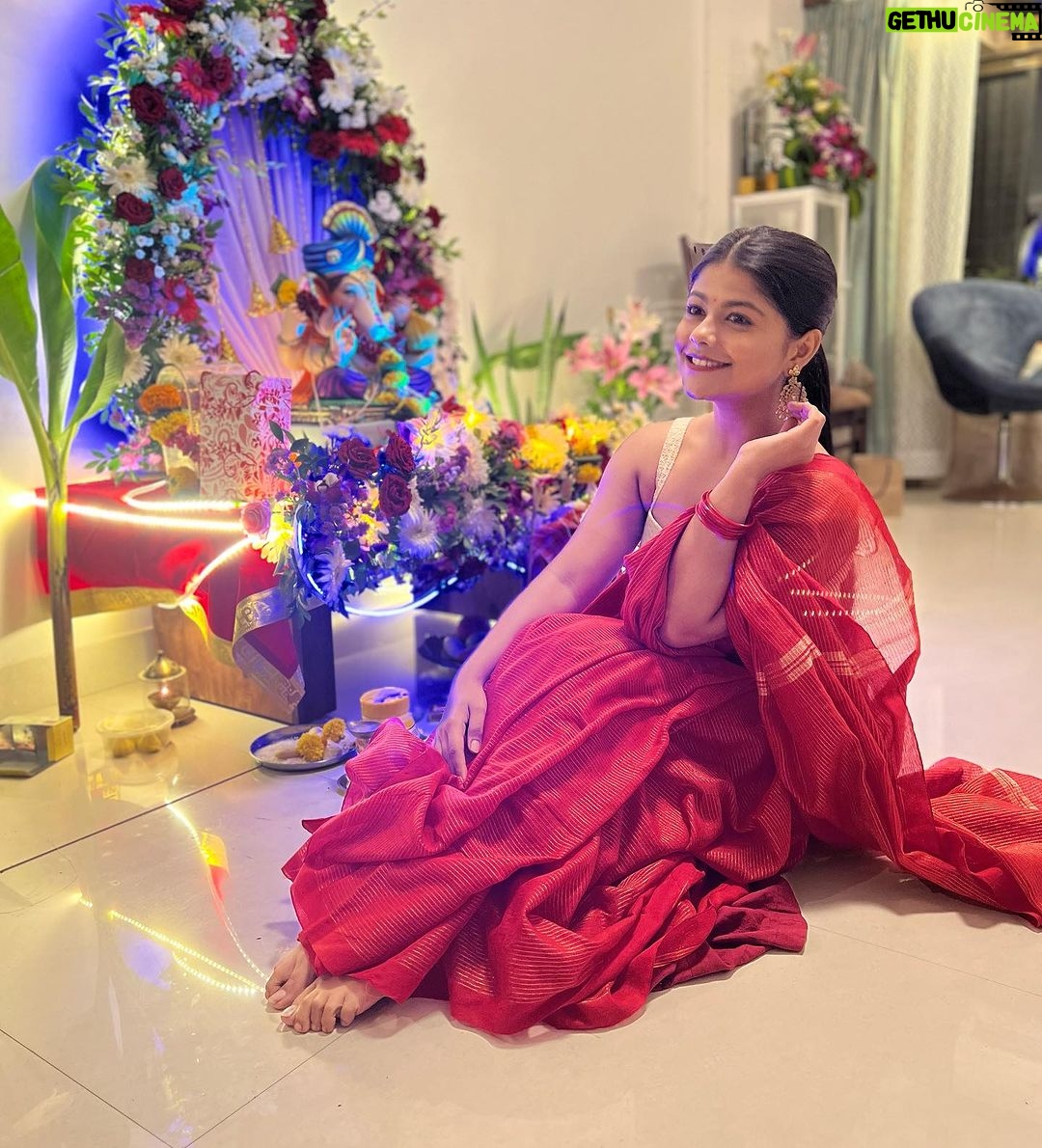 Pallavi Mukherjee Instagram - Happy Ganesh Chaturthi β₯οΈβ₯οΈ Few glimpses π π· @sanjudharmyfitness #ganeshchaturthi #maharasthra #festivetime #ganeshutsav #traditional #indianwear #lookoftheday #redsaree #moments #festivewear #postoftheday Mumbai, Maharashtra