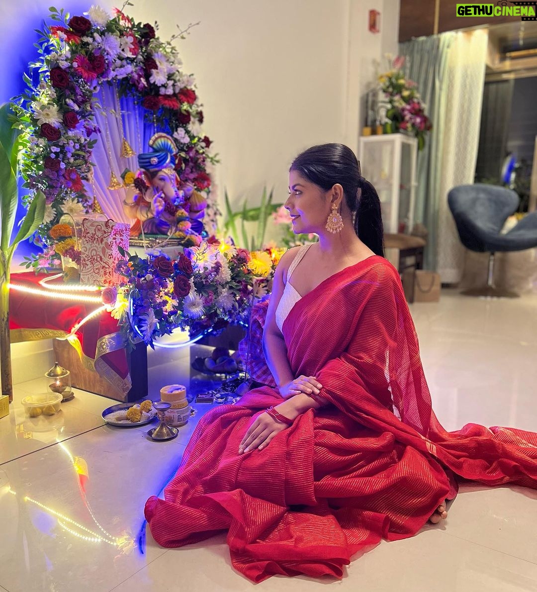 Pallavi Mukherjee Instagram - Happy Ganesh Chaturthi β₯οΈβ₯οΈ Few glimpses π π· @sanjudharmyfitness #ganeshchaturthi #maharasthra #festivetime #ganeshutsav #traditional #indianwear #lookoftheday #redsaree #moments #festivewear #postoftheday Mumbai, Maharashtra