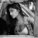 Pallavi Mukherjee Instagram - “Life in monochrome.”🤍 📷 @mannshindephotography #blackandwhitephotography #instamood #photoshoot #potraitphotography #mumbai #actorslife #photooftheday #vintagestyle #vintageshoot Mumbai, Maharashtra