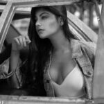 Pallavi Mukherjee Instagram - “Life in monochrome.”🤍 📷 @mannshindephotography #blackandwhitephotography #instamood #photoshoot #potraitphotography #mumbai #actorslife #photooftheday #vintagestyle #vintageshoot Mumbai, Maharashtra