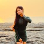 Pallavi Mukherjee Instagram - "The sun’s fiery kiss to the night" ☀️💛 #myfavouritehouroftheday #sunset #sunsetlovers #mood #goldenhour #mumbai #universe #loveislove #hopeisreal Mumbai, Maharashtra