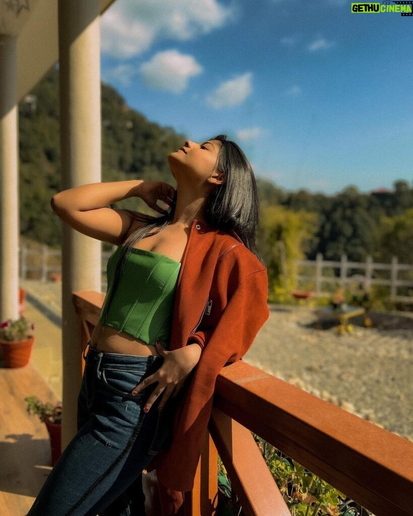 Pallavi Mukherjee Instagram - I am just a mountain girl at heart 🏔🍂 Ever wanted to escape to the mountains and never return home? @annfield_cottage - A paradise to all nature lovers that offers complete solitude🍃 #mussorie #mountaingirl #mountainlife #morningvibes #homestay #instalove #peace Mussoorie-Queen of Hills