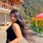 Pallavi Mukherjee Instagram - Tum Tum Vibes in 🏔🔥 📍@annfield_cottage #tumtumsong #réel #reelitfeelit #danceinthemoutains #saturdaymorning #dancelover #trendingreel #dancereels