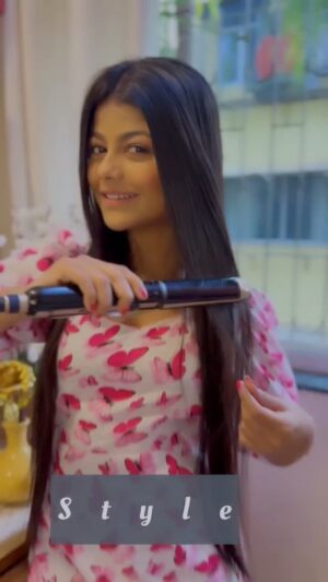 Pallavi Mukherjee Instagram - Beat the heat styling damage with the Hot Shot Heat Protection Mist as it protects your hair from heat up to 230º Celsius. This means hair looks stylish and stays healthy as well!

@bbluntindia 

 🎥 @creator.sagar 

##mistbeforeheat #reelsinstagram #haircare #reels #bbluntindia #haircareroutine #trendingreels