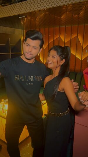 Pallavi Mukherjee Instagram - It says I wanna dance with you💃💃

Ps - now i have a better video apart of that embarrassing picture of us😂😂 @thesiddharthnigam 

#reeltrending #reelinstagram #reel #trendingreels #siddharthnigam #pallavimukherjee #dancereels #slowmotion #saturdayvibes