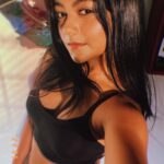 Pallavi Mukherjee Instagram – Meet me in the golden hours ☀️♥️

 

#photodump #goldenhour #sunsetlovers #sunsetselfie #mood #randomclick #fridayvibes #dailylook #selfiegram