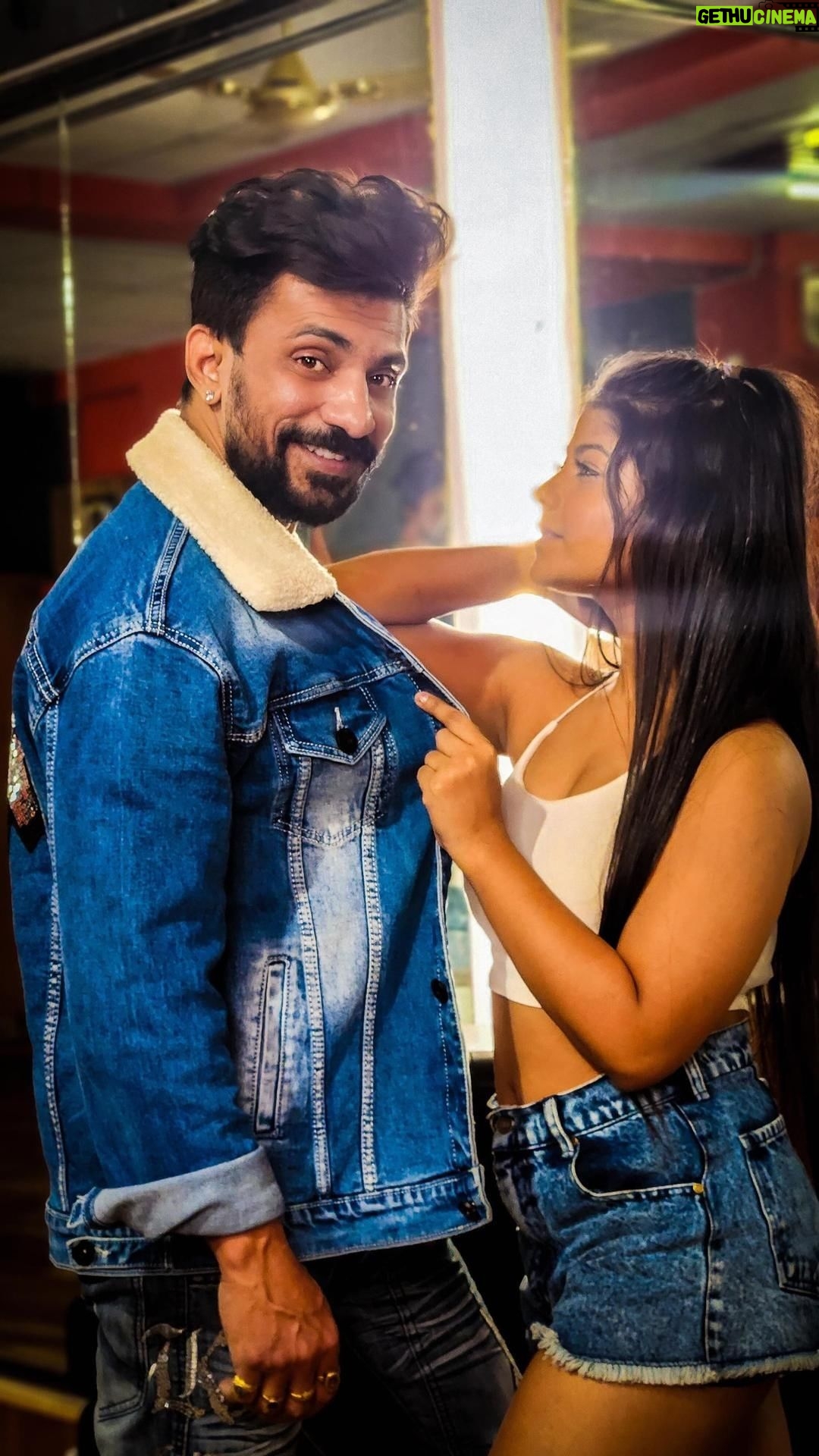 Pallavi Mukherjee Instagram - Grooving to @beingsalmankhan bhaijaan’s latest track #lekeprabhukanaam 🙏🏻🔥 W/ @pallavipallu1 . . 🎤 - @arijitsingh Nikita Gandhi . . #trending #reels #reelsinstagram #intagram #instagood #reelitfeelit #reelsindia #dancecover #dancereels #collab #duo #dance #dancer #trending #viral #KHOJ #pallabimukherjee #tuban #tubancwanadance #tubanchakraborty Khoj: The Millennium Dance Institute - Head Branch