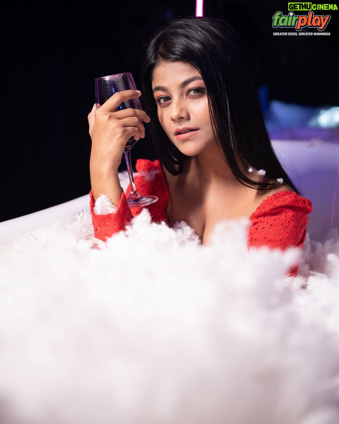 Pallavi Mukherjee Instagram - Bring it on 🍷🔥 Thank you @fairplay_india for having me 🤍 Wearing @howwhenwearclothing 📷 @patu38 #fairplayexclusive #fairplay #thisisthelife #thailand #phuket ##bollywood #partytime JW Marriott Phuket Resort & Spa