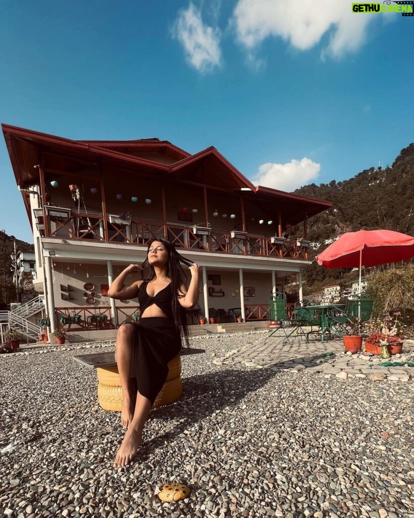 Pallavi Mukherjee Instagram - @annfield_cottage memories will be forever in my heart❤️ #photodump When they say it’s a home away from home @annfield_cottage fits the description. This is the rarest of rare properties quaintly nuzzled in the Queen of Hills ‘Mussoorie’ #mussorie #homestay #placetostayinmussoorie #memorable_moments #travelgram #uniquestays Mussooree, Uttarakhand, India