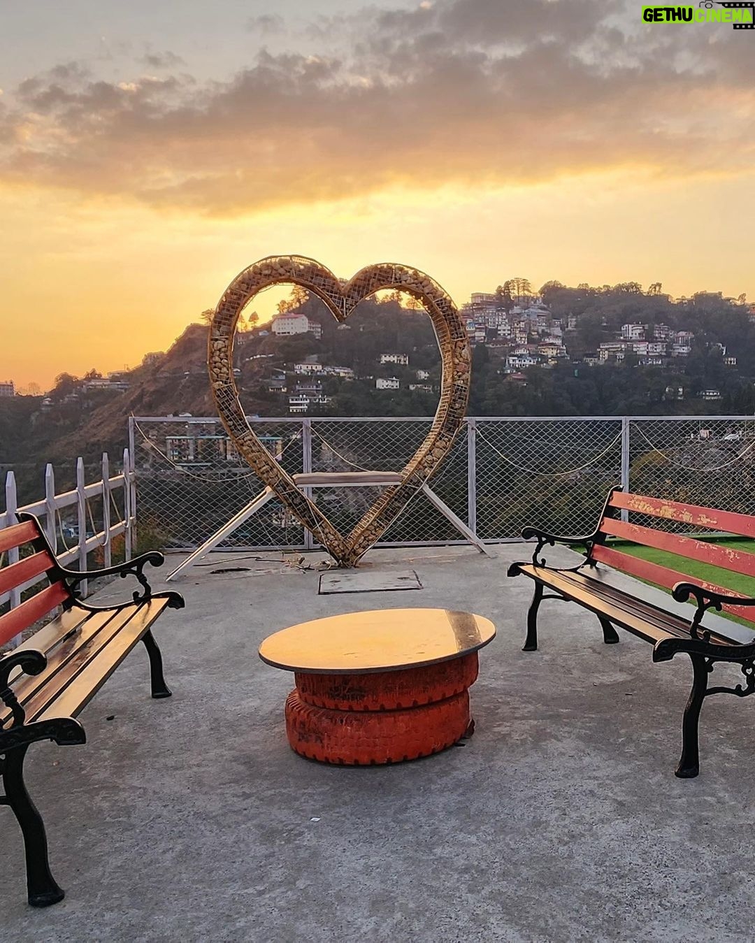 Pallavi Mukherjee Instagram - @annfield_cottage memories will be forever in my heart❤️ #photodump When they say it’s a home away from home @annfield_cottage fits the description. This is the rarest of rare properties quaintly nuzzled in the Queen of Hills ‘Mussoorie’ #mussorie #homestay #placetostayinmussoorie #memorable_moments #travelgram #uniquestays Mussooree, Uttarakhand, India