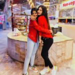 Pallavi Mukherjee Instagram – Celebrating memories while building new ones.❤️🎄
@jasmineroyofficial tongggg poooraaa

#christmas #oldfriends #makingmemories #friendgoals #reddress #ootd #christmasmood🎄